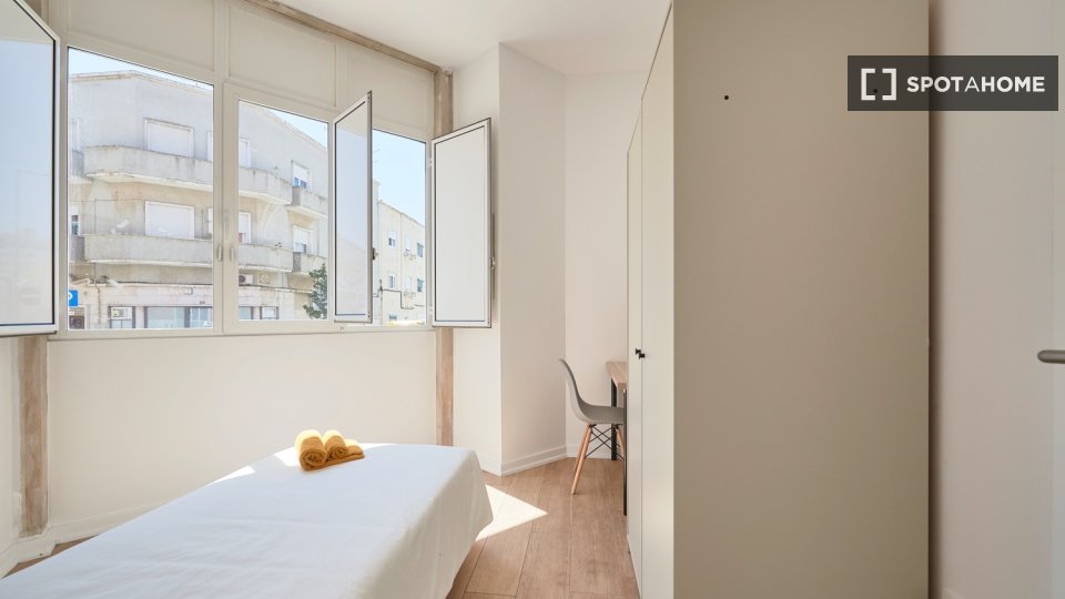 Double room Lisbon, 5 beds — photo 15