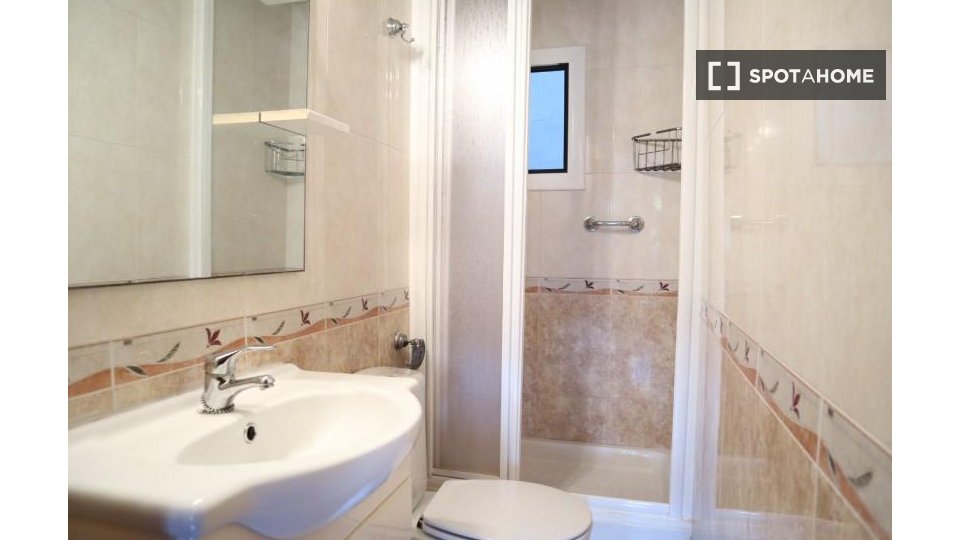 Double room Barcelona, 3 beds — photo 5