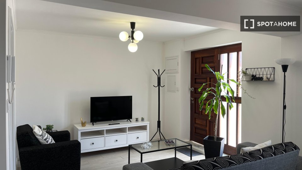 Double room Porto, 3 beds, 85m² — photo 19