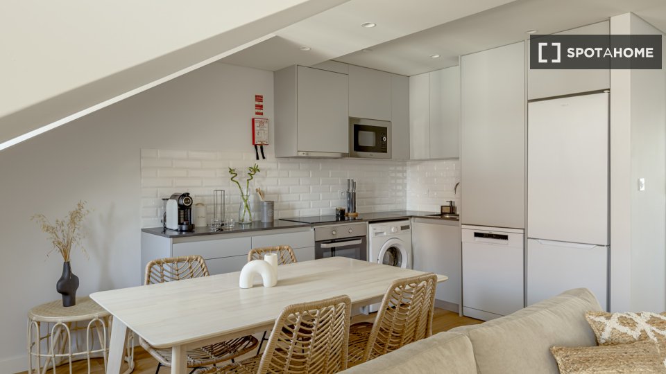 Apartment Lisbon, 2 beds — photo 2