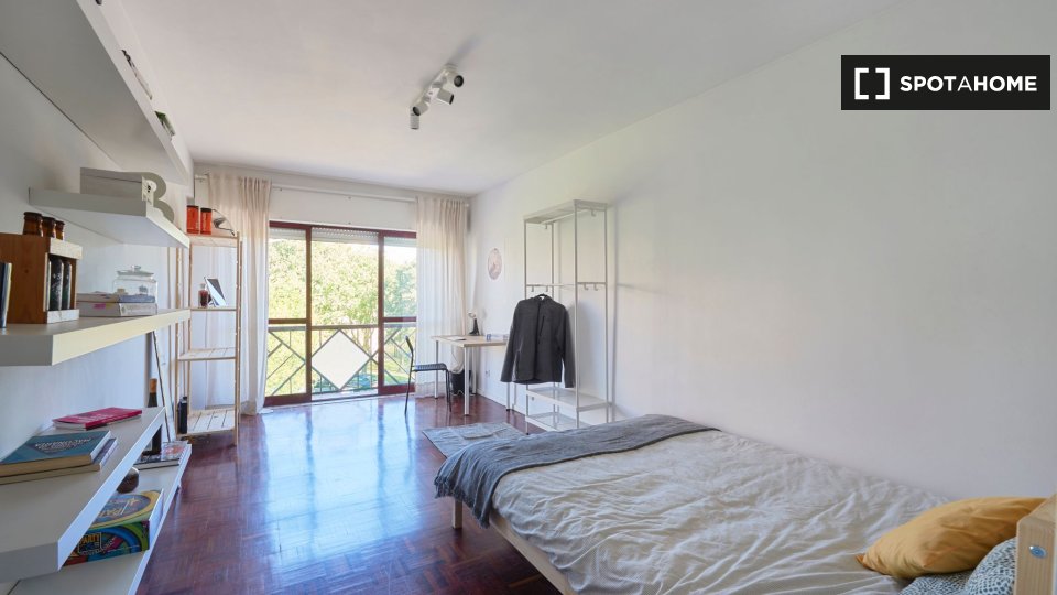 Double room Lisbon, 2 beds — photo 1