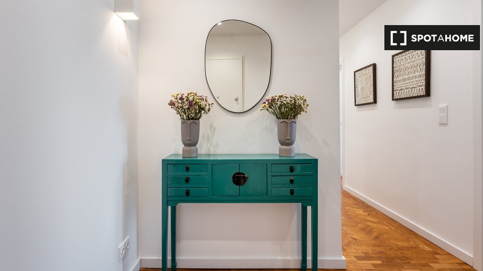 Apartment Lisbon, 2 beds, 75m² — photo 12