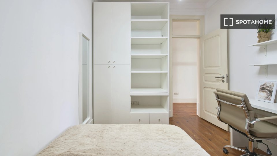Double room Lisbon, 6 beds — photo 14