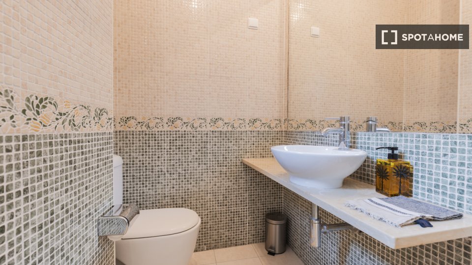 Apartment Lisbon, 2 beds — photo 17