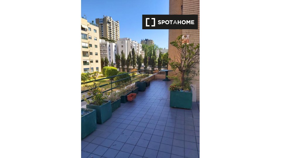 Apartment Porto, 4 beds, 160m² — photo 18