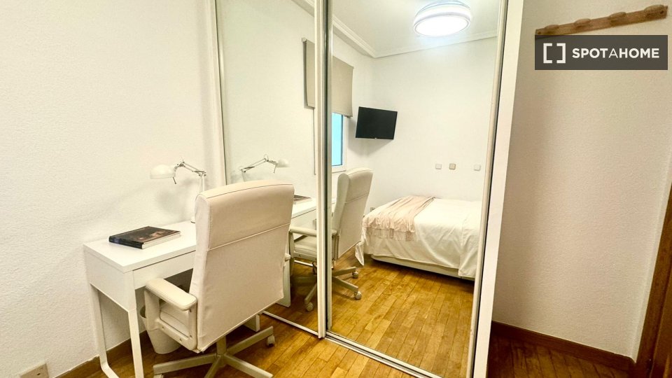 Double room Madrid, 6 beds — photo 17