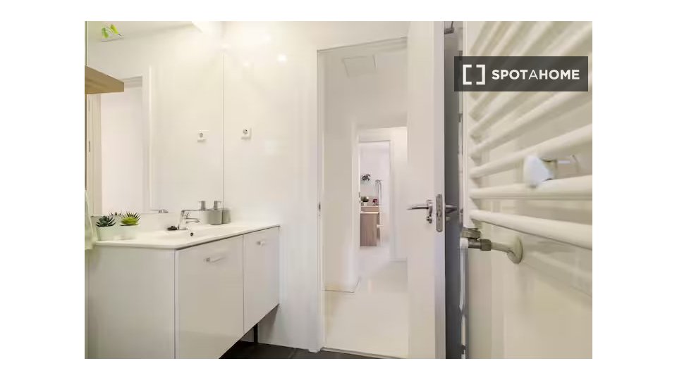 Double room Madrid, 6 beds, 100m² — photo 2