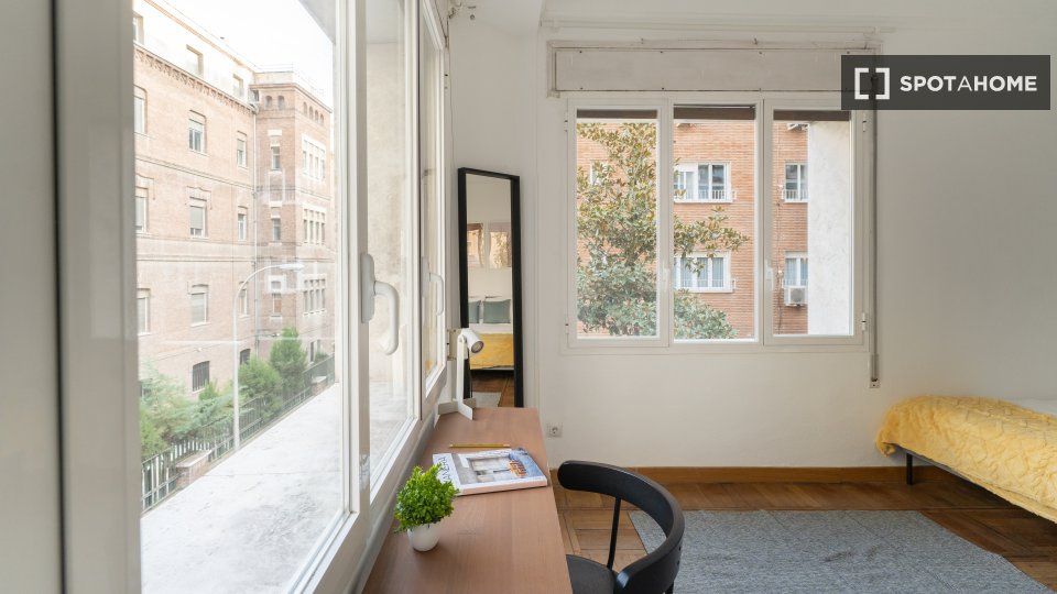 Double room Madrid, 11 beds — photo 18