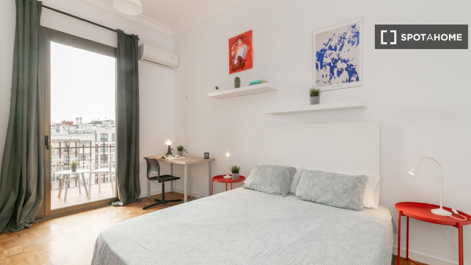 Double room Barcelona, 19 beds, 320m² — photo 26