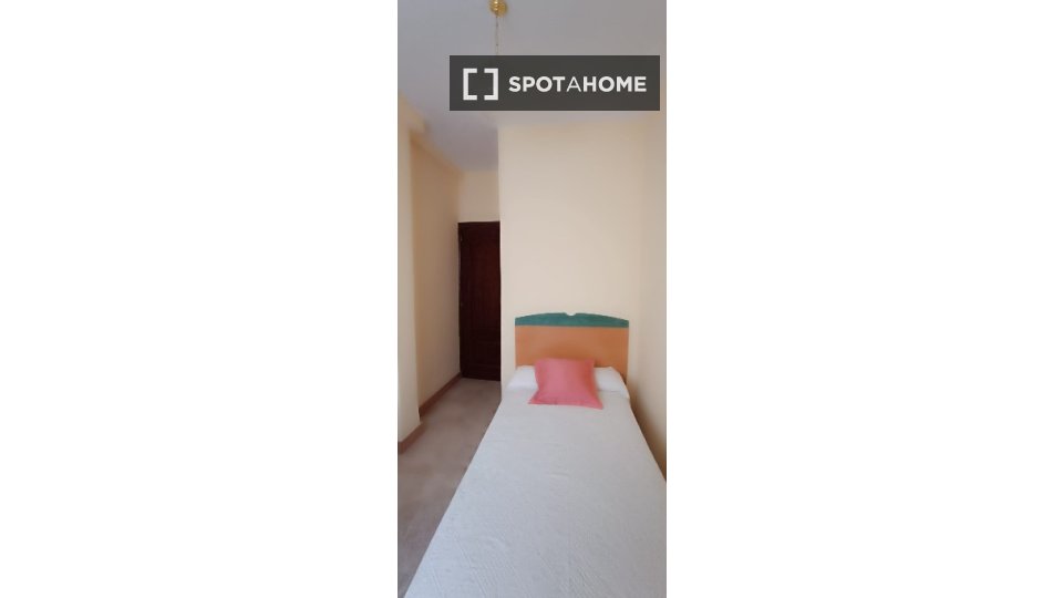 Double room Salamanca, 6 beds, 146m² — photo 11