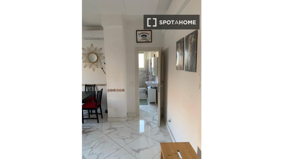 Apartment Rome, 1 bed — photo 17