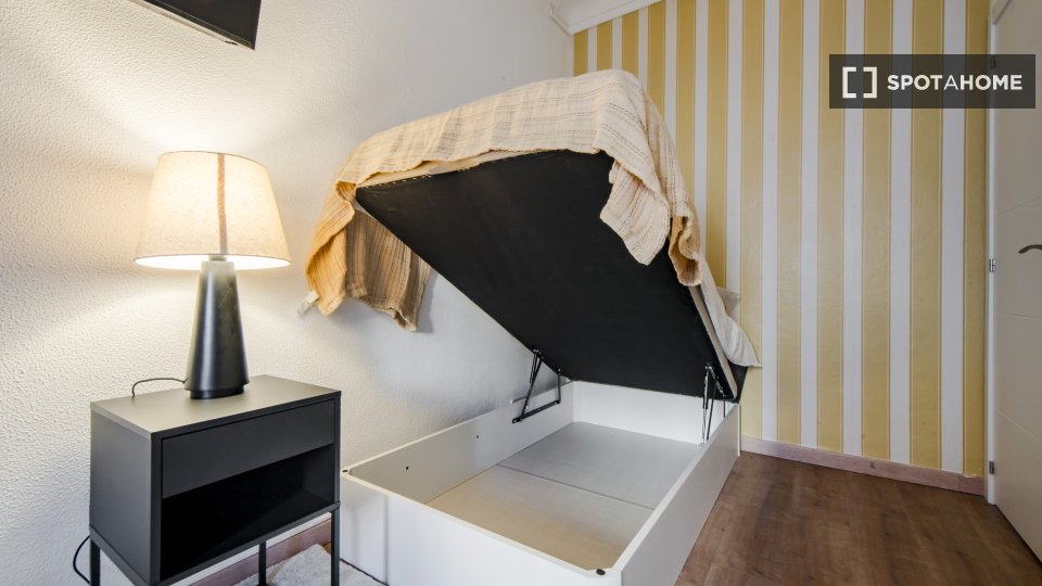 Double room Madrid, 8 beds, 150m² — photo 11