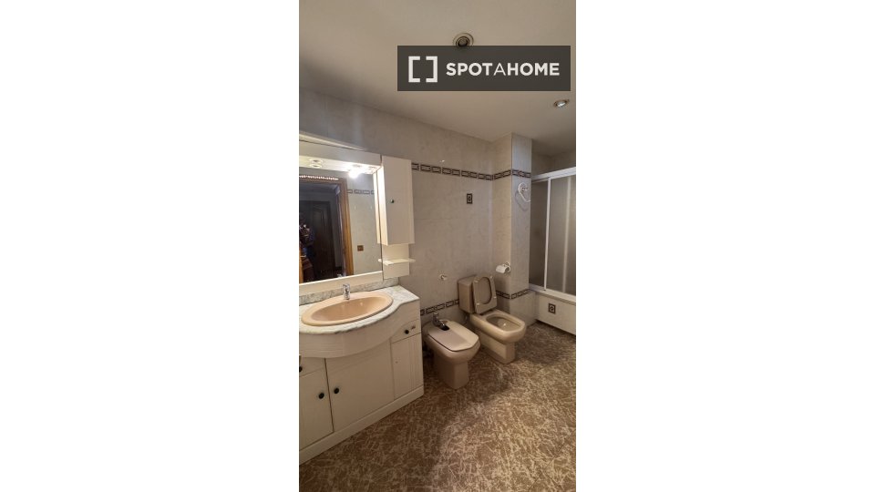 Double room Valencia, 5 beds, 240m² — photo 14