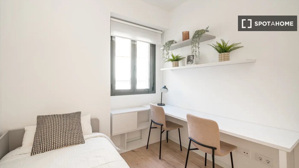 Double room Madrid, 5 beds — photo 7