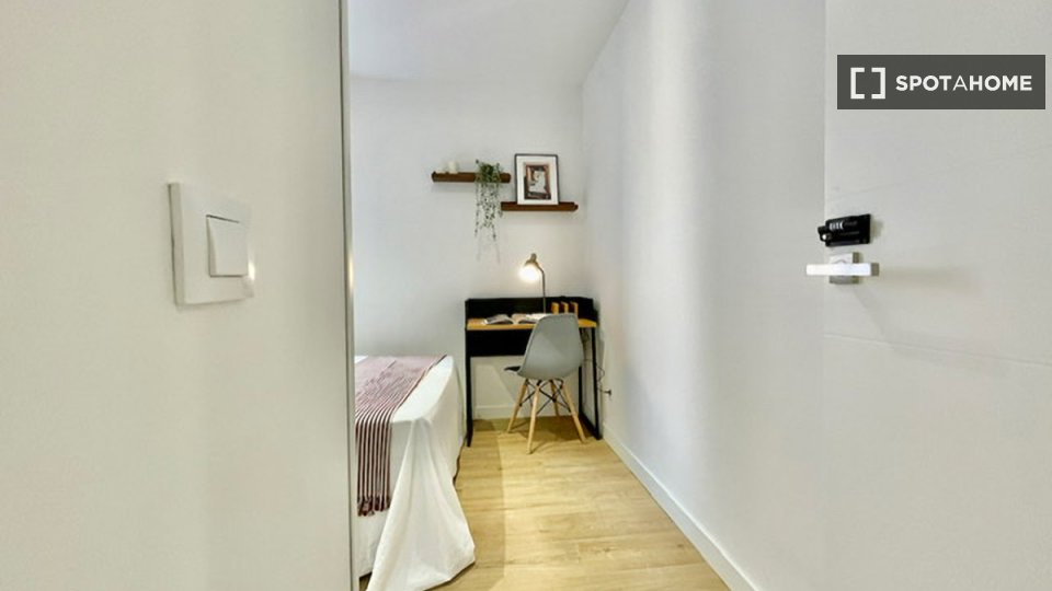 Double room Madrid, 18 beds — photo 17