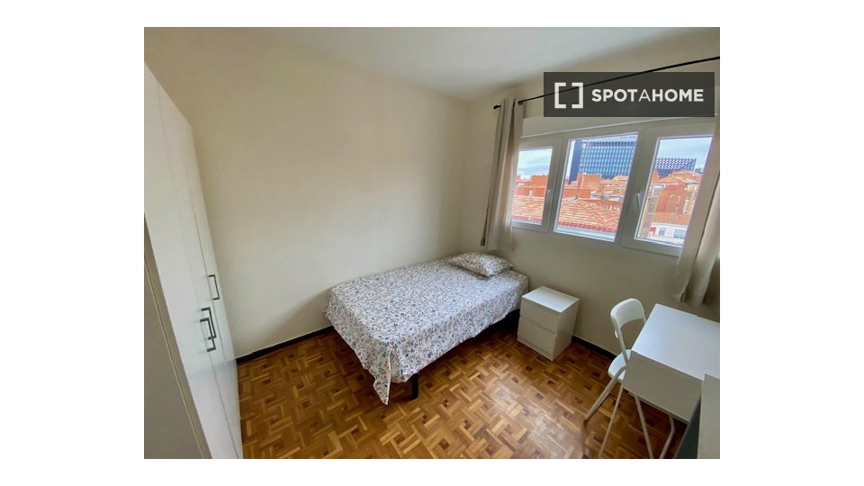 Double room Madrid, 3 beds — photo 6