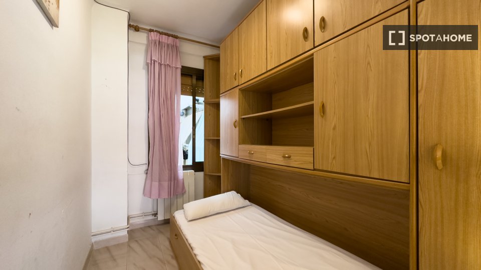 Apartment Barcelona, 4 beds, 75m² — photo 6