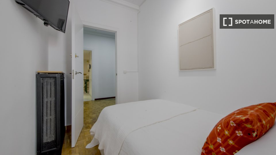 Double room Madrid, 8 beds — photo 8