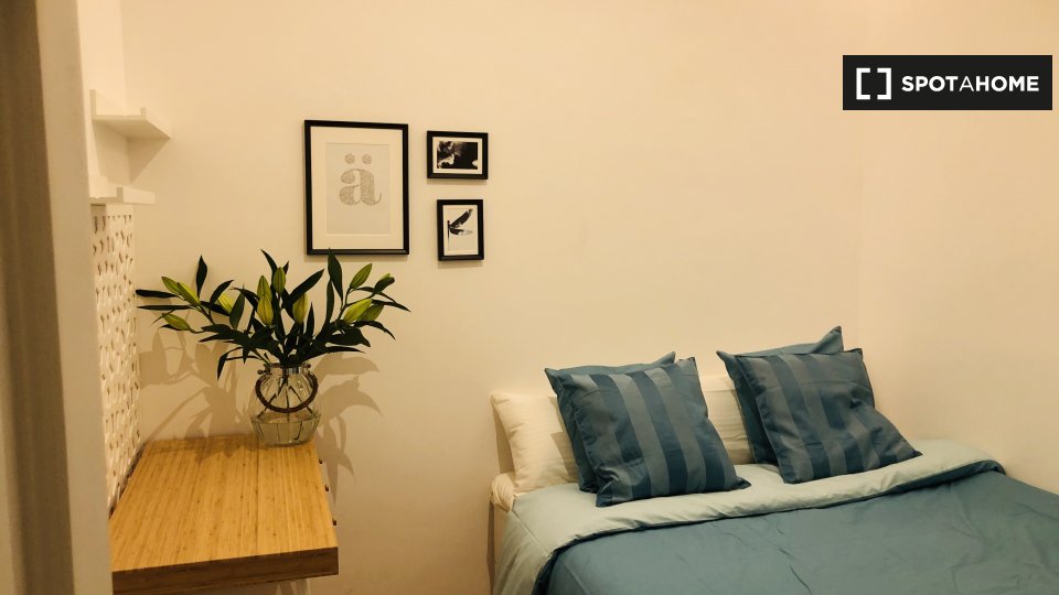 Double room Barcelona, 3 beds, 85m² — photo 24
