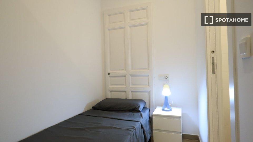 Double room Madrid, 6 beds — photo 10