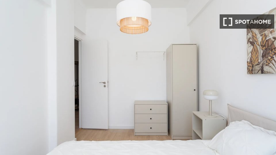 Double room Lisbon, 5 beds — photo 13