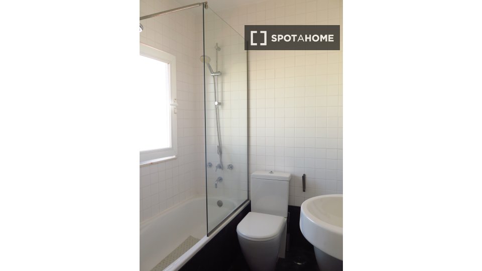 Apartment Lisbon, 2 beds, 80m² — photo 13