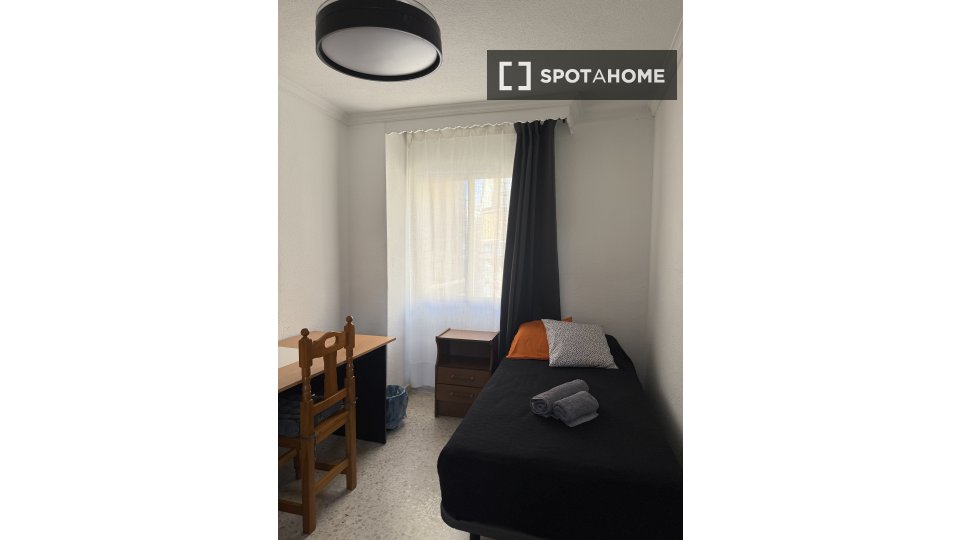 Double room Malaga, 5 beds, 140m² — photo 4