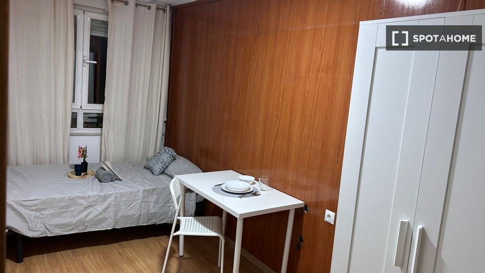 Double room Madrid, 5 beds, 95m² — photo 6