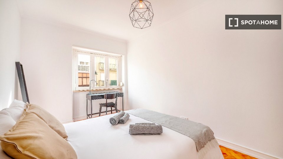 Double room Lisbon, 5 beds — photo 11
