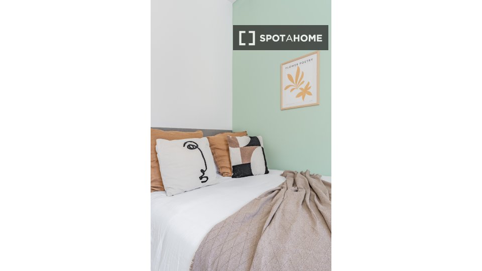 Double room Madrid, 10 beds, 173m² — photo 60