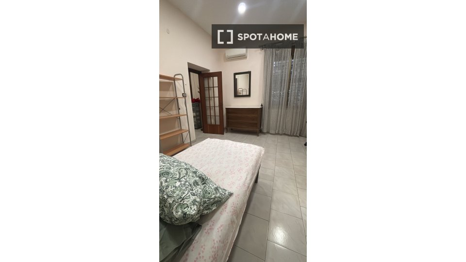 Double room Naples, 2 beds — photo 42