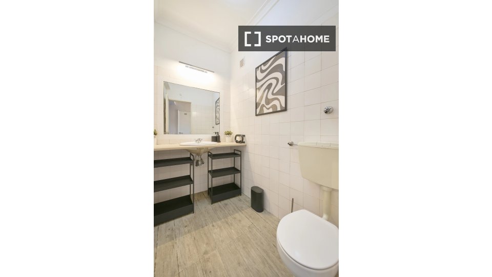 Double room Lisbon, 4 beds — photo 18