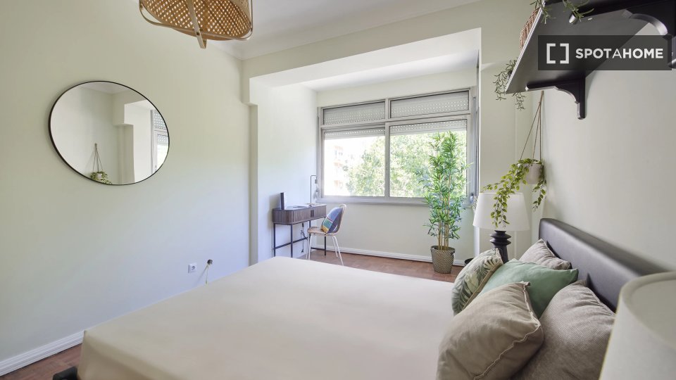 Double room Lisbon, 5 beds — photo 13