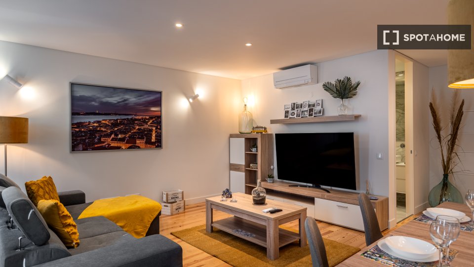 Apartment Lisbon, 2 beds, 126m² — photo 14