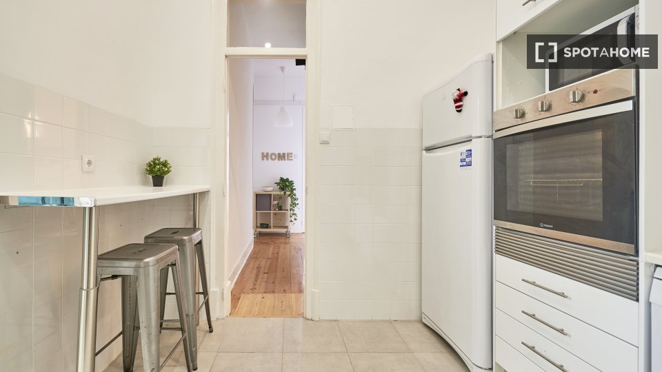 Double room Lisbon, 7 beds, 110m² — photo 32