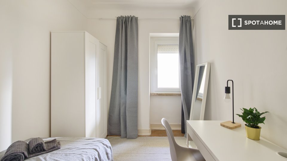 Double room Lisbon, 5 beds — photo 4