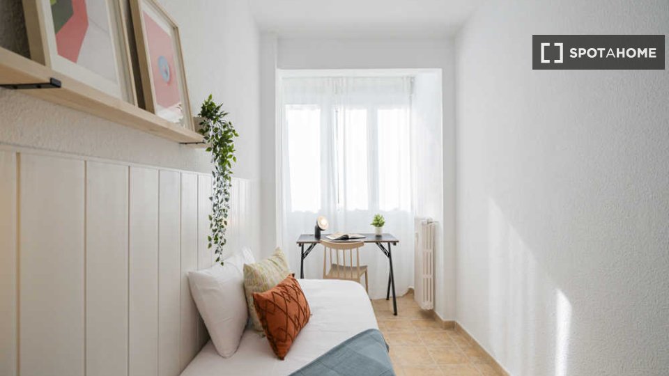 Double room Madrid, 25 beds — photo 40