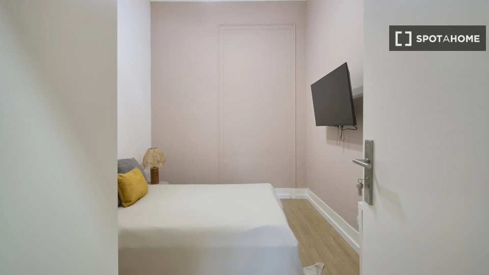 Double room Lisbon, 9 beds — photo 1