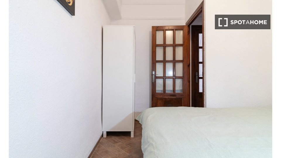 Double room Valencia, 5 beds, 250m² — photo 44