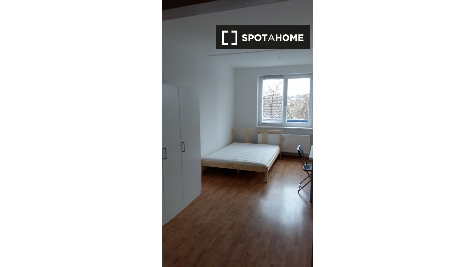 Double room Berlin, 3 beds, 66m² — photo 1