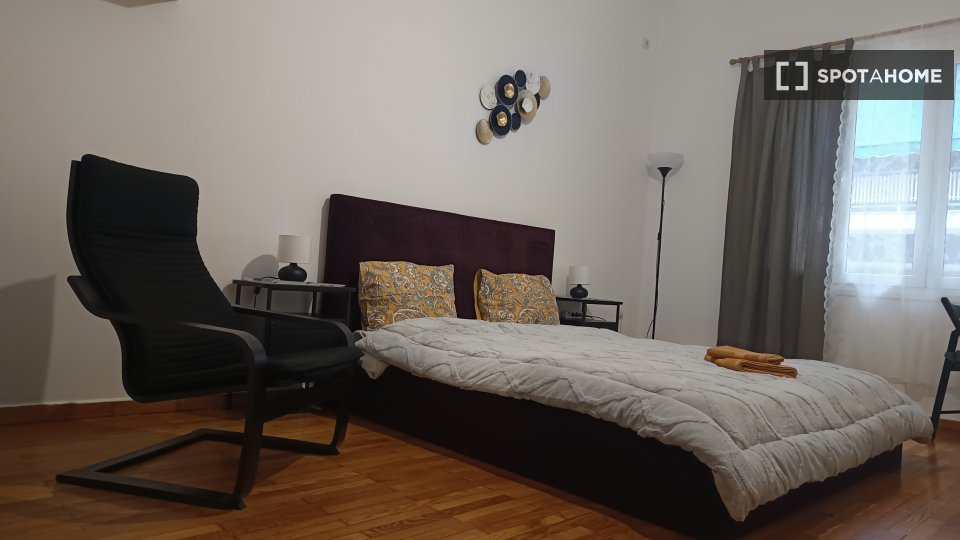 Double room Athens, 4 beds, 97m² — photo 11