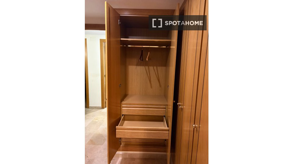 Double room Valencia, 3 beds, 120m² — photo 11