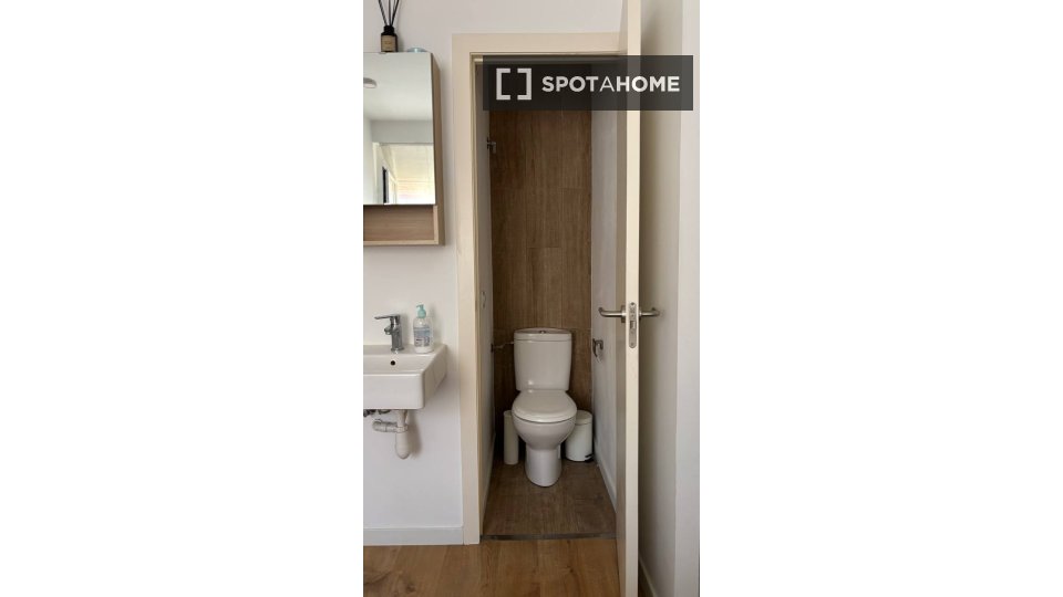 Double room Barcelona, 1 bed, 130m² — photo 1