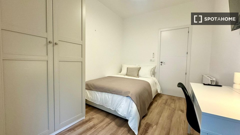 Double room Madrid, 7 beds — photo 14