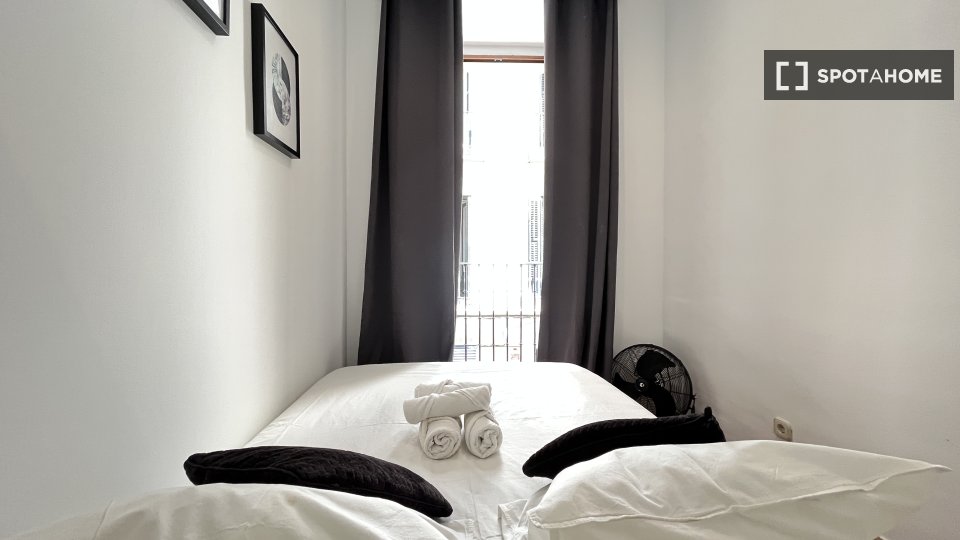 Double room Madrid, 3 beds — photo 6