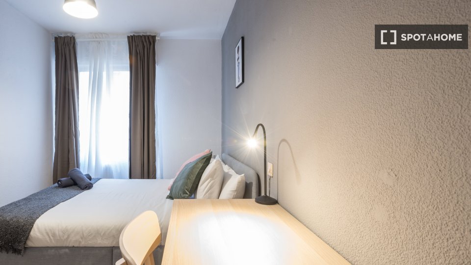 Double room Madrid, 5 beds, 175m² — photo 9