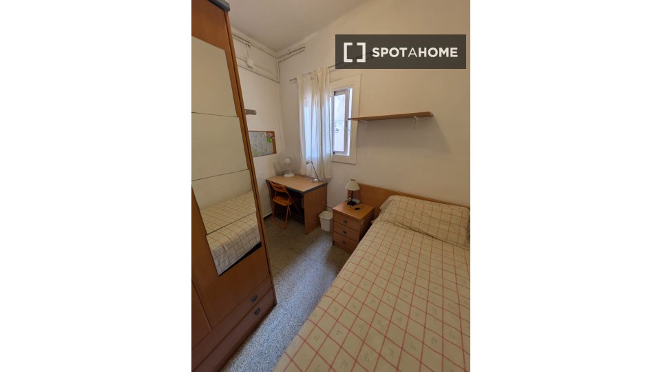 Double room Barcelona, 5 beds, 95m² — photo 32