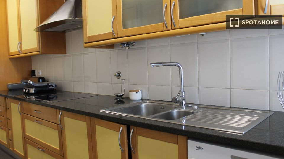 Apartment Lisbon, 2 beds, 106m² — photo 17