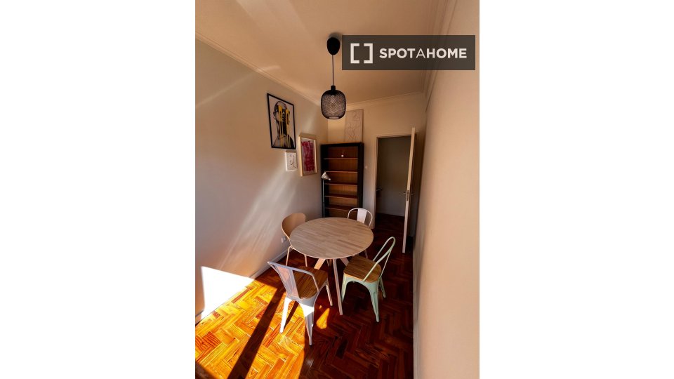 Double room Lisbon, 4 beds — photo 13