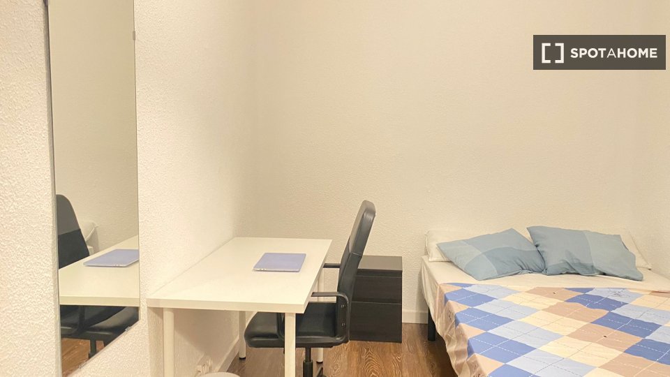 Double room Madrid, 8 beds — photo 4